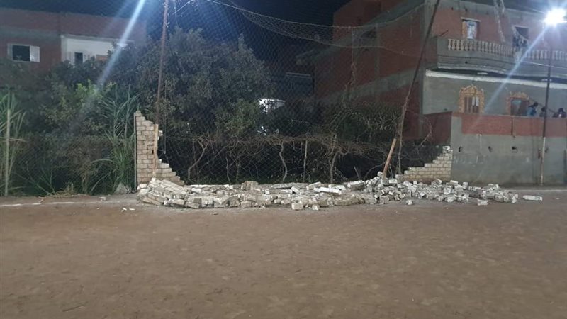 سقوط الجدار في ملعب