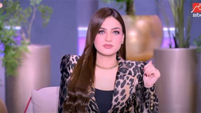 ياسمين عز: 