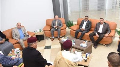 وزير التنمية المحلية ومحافظ مطروح يلتقيان عدداً من أهالي المحافظة