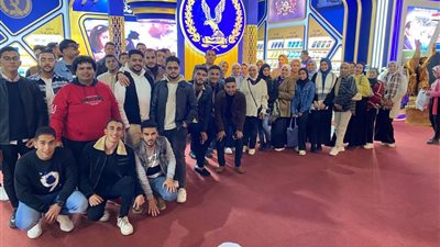 طلاب جامعة مطروح داخل معرض القاهرة الدولي للكتاب