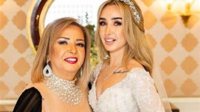 هنا الزاهد لوالدتها: متحمسين نشوفك مذيعة لأول مرة