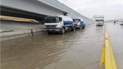 محافظ مطروح يتفقد أعمال رفع تراكمات مياه الأمطار 