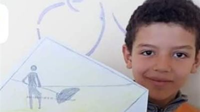 الآلاف يشيعون جثمان طفل من حفظة القرآن الكريم بعد سقوطه من قطار بالغربية
