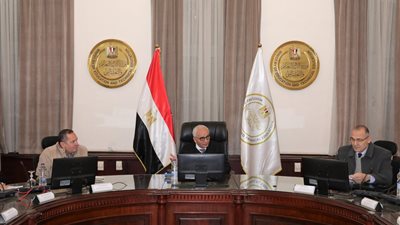 وزير التعليم يناقش انتظام الدراسة في مدارس المتفوقين للعلوم والتكنولوجيا