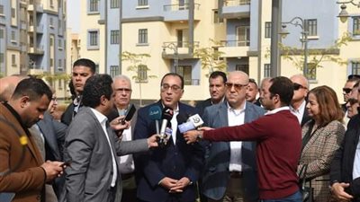 رئيس الوزراء يتفقد مشروعات مدينة حدائق العاصمة