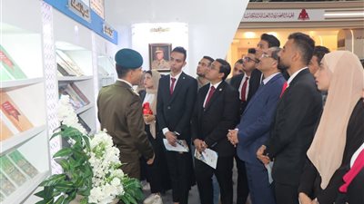 ضمن فعاليات معرض الكتاب.. جامعة سوهاج تزور جناح الدفاع