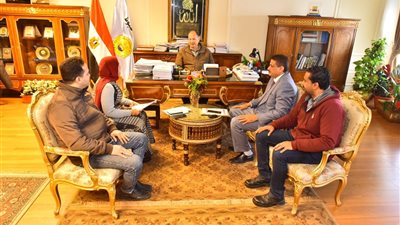 محافظ أسيوط يتابع مستجدات مشروعات حياة كريمة