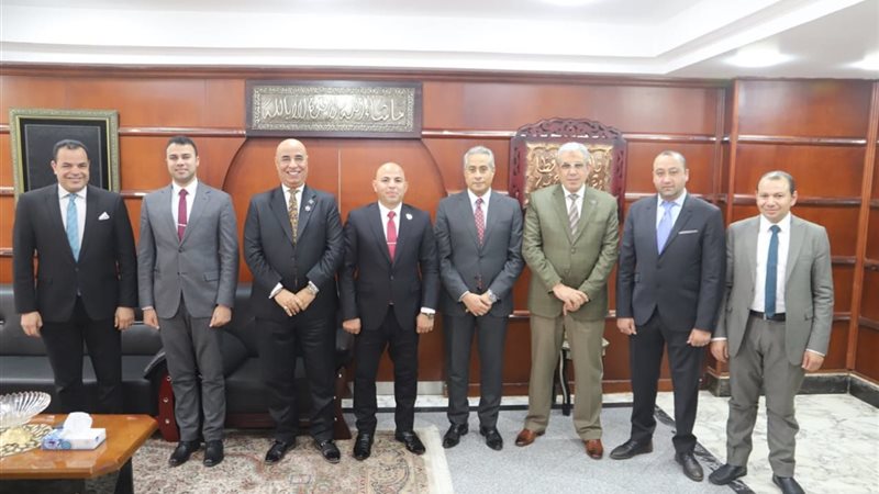 وزير القوى العاملة
