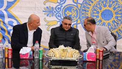 محافظ البحر الأحمر يفتتح منطقة عربات الطعام المتنقلة بالغردقة