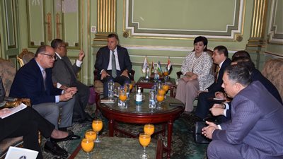 رئيسا جامعة عين شمس وطشقند الحكومية يبحثا آليات التعاون