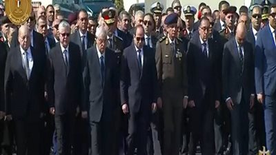 الرئيس السيسي يُقدم العزاء لأسرة شريف إسماعيل رئيس وزراء مصر السابق