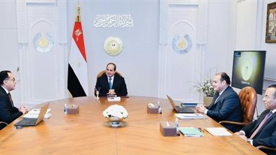 الرئيس السيسي يبحث جهود الاستفادة من منظومة المجمعات الصناعية