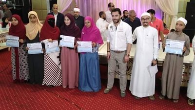 الكابتن أحمد حسن نجم منتخب مصر السابق يقدم جوائز لأهل المنيا غداً
