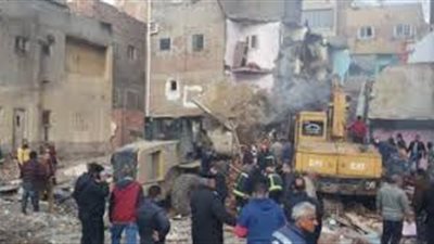 انهيار عقار دمنهور.. «الصحة» تدفع بـ18 سيارة إسعاف لموقع الحادث
