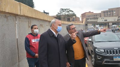محافظ القليوبية يقوم بمتابعة جهود رفع وإزالة آثار الأمطار بمدينة بنها