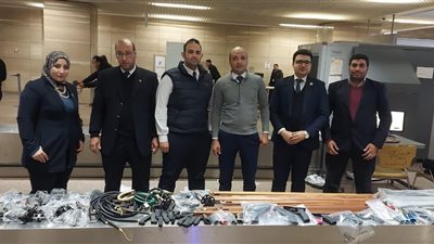 جمارك القاهرة تضبط راكب بحوزته 900 قرص مخدر