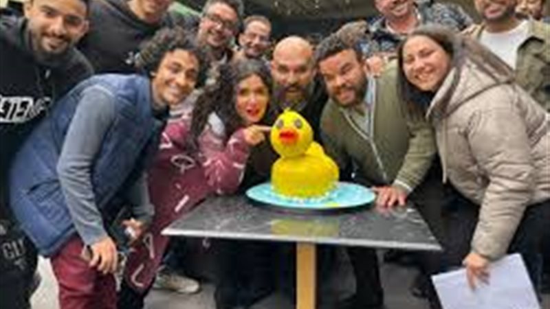 أسرة فيلم البطة الصفرا
