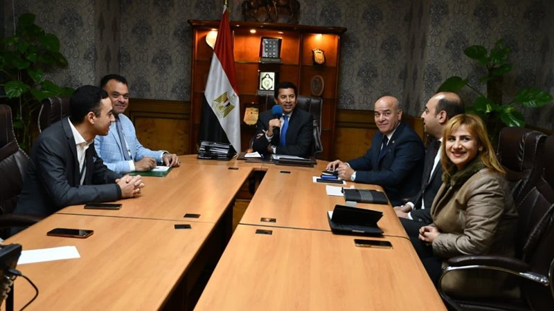 اجتماع وزير الشباب