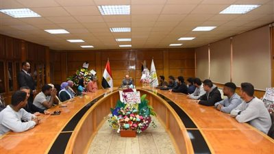 رئيس جامعة أسيوط يستقبل أعضاء اتحاد الطلاب 