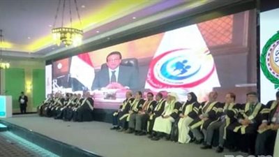 وزير الصحة يلقي كلمة حفل تخريج دفعة من أطباء المجلس العربي 