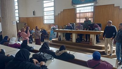 محافظ الإسكندرية يؤكد استمرار تفعيل مبادرة دواوين حكومية بلا أمية  