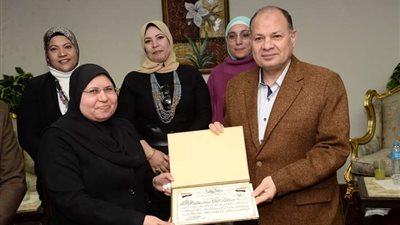محافظ أسيوط يكرم مديرى بعض الادارات بمديرية التضامن الاجتماعي 