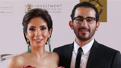 منى زكي لـ أحمد حلمي: «21 سنة وأنت لسه عيد الحب بتاعي»