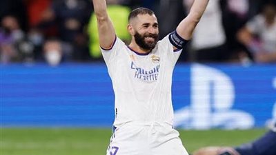 شعر بآلام عقب مباراة إلتشى.. بنزيما يثير قلق ريال مدريد قبل موقعة الأنفليد 