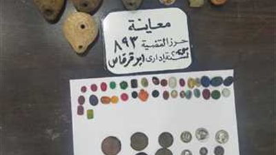 «امسك آثار».. سقوط تاجر مخدرات بحوزته 756 قطعة أثرية بـ المنيا