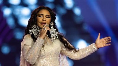 آخرهم حلق أحلام.. فنانات يثرن الجدل بـ إكسسوارت غريبة