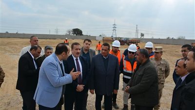 وزير التنمية المحلية ومحافظ المنوفية يتفقدان مصنع تدوير القمامة بقويسنا