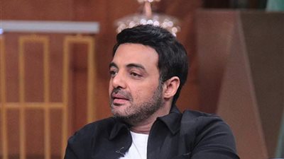 عمرو محمود ياسين يحتفل بتخرج نجله 
