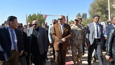 محافظ أسيوط ومساعد قائد الدفاع الشعبي يتفقدان مخيم الإيواء المتكامل بمركز الفتح