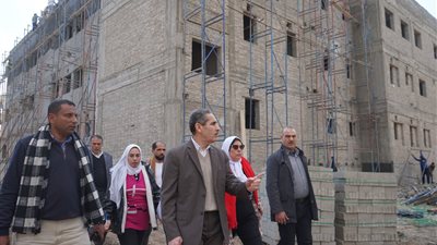 محافظ الغربية يتفقد مشروعات حياة كريمة بقرى دهتورة ونهطاي وسندبسط