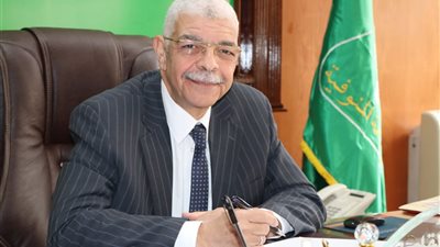 رئيس جامعة المنوفية يعقد لجنة المختبرات والأجهزة العلمية 