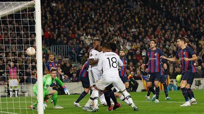 تشافي يعلن قائمة برشلونة لمباراة مانشستر يونايتد بالدوري الأوروبي 