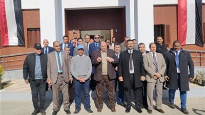 نائب محافظ المنيا ووزير الزراعة يتفقدا مجمع الخدمات الزراعية