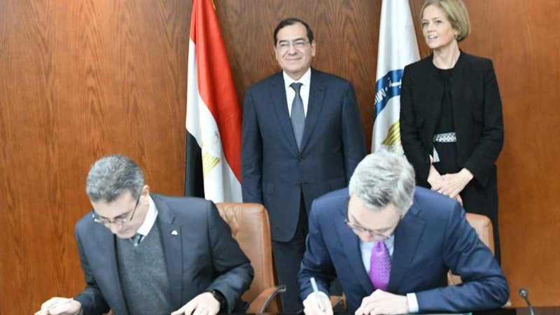 وزير البترول يشهد