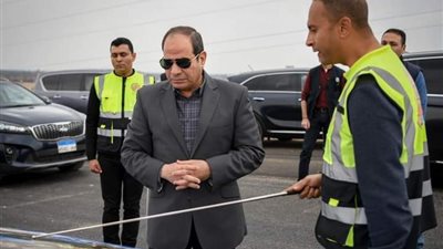 الرئيس السيسي يجري جولة تفقدية لمشروعات الطرق والمحاور بمحافظة الجيزة 