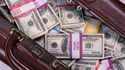 في المركزي 30.58 جنيه.. تعرف على سعر الدولار اليوم الأحد في البنوك المصرية