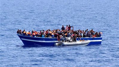 مصرع أكثر من 58 شخص.. تحطم قارب يحمل المهاجرين في إيطاليا