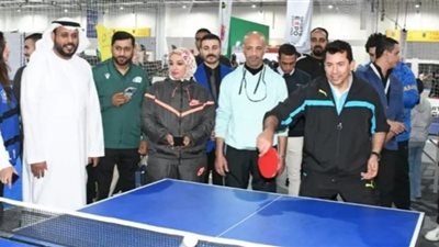 وزير الرياضة ومدير نادي بني ياس في جولة بمعرض سبروتس إكسبو
