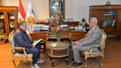 محافظ أسيوط يعلن تنظيم ملتقى للتوظيف لاتاحة فرص عمل للشباب