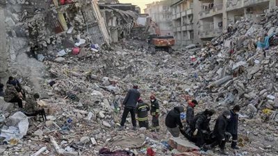 صوت بكاءهم لا يفيد.. مواصلة عمليات إنقاذ المواطنين من تحت أنقاض الزلزال 