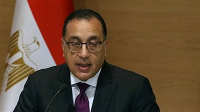 بعد زيارته قطر ..  رئيس الوزراء يعود إلى أرض الوطن