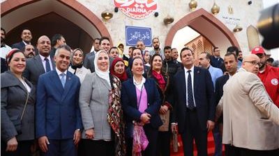 ياسمين فؤاد تتفقد جناح وزارة البيئة داخل معرض ديارنا