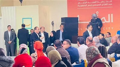 الرئيس السيسي يتناول الافطار مع أهالي قرية المعصرة المنيا