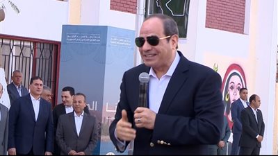 الرئيس السيسي يشيد بدور الشباب داخل قرية المعصرة المنيا
