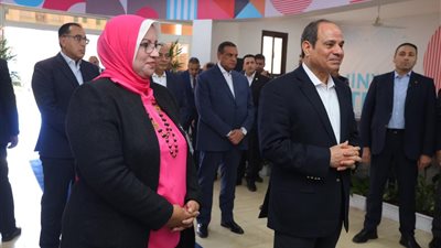 الرئيس السيسي يوجه التحية والتقدير لمعلمي مدرسة المتفوقين  داخل المنيا الجديدة