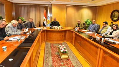 محافظ أسيوط يتابع مشروعات قرى حياة كريمة